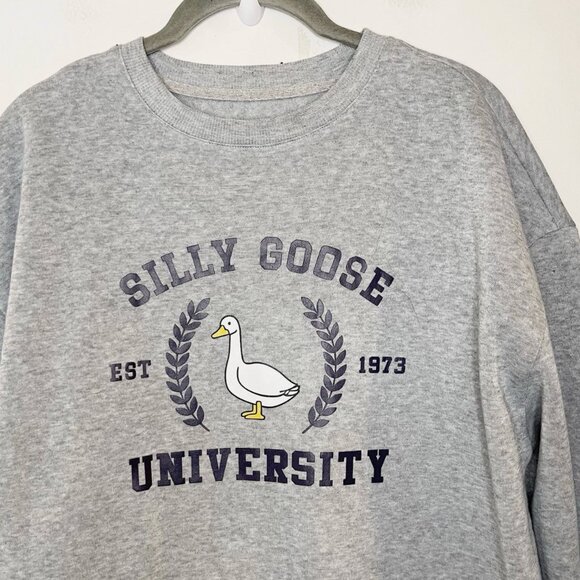 Women’s Size M Silly Goose University Sweatshirt College Fleece Crew Gray - Picture 3 of 4